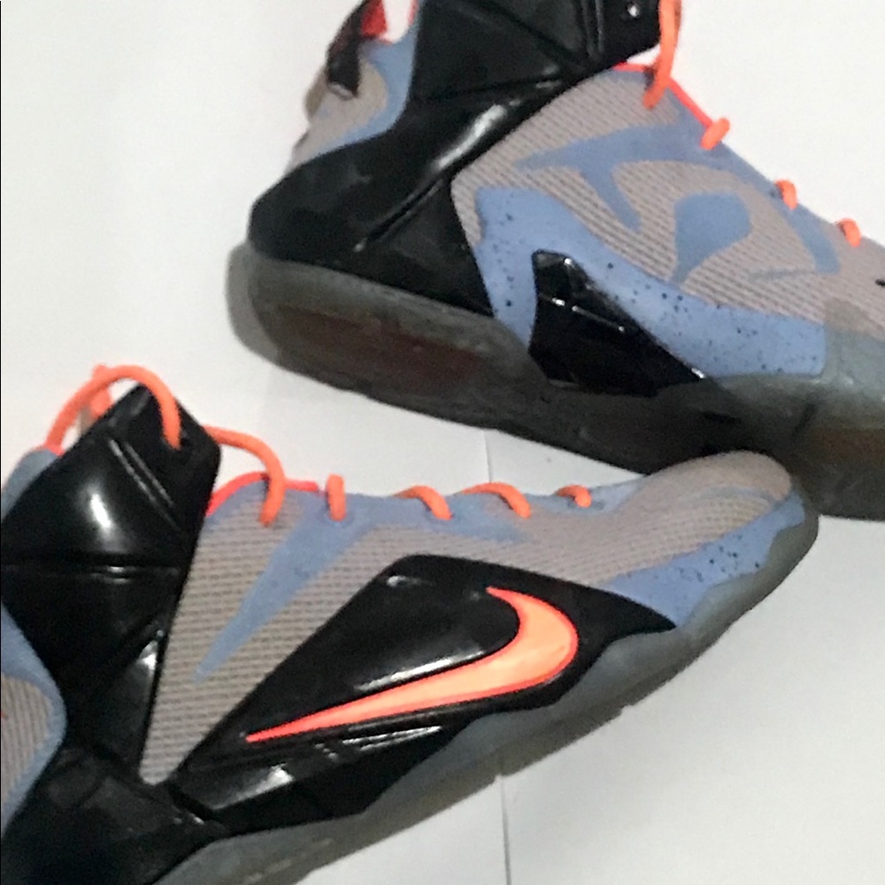 Lebron James - Picture 2 of 4